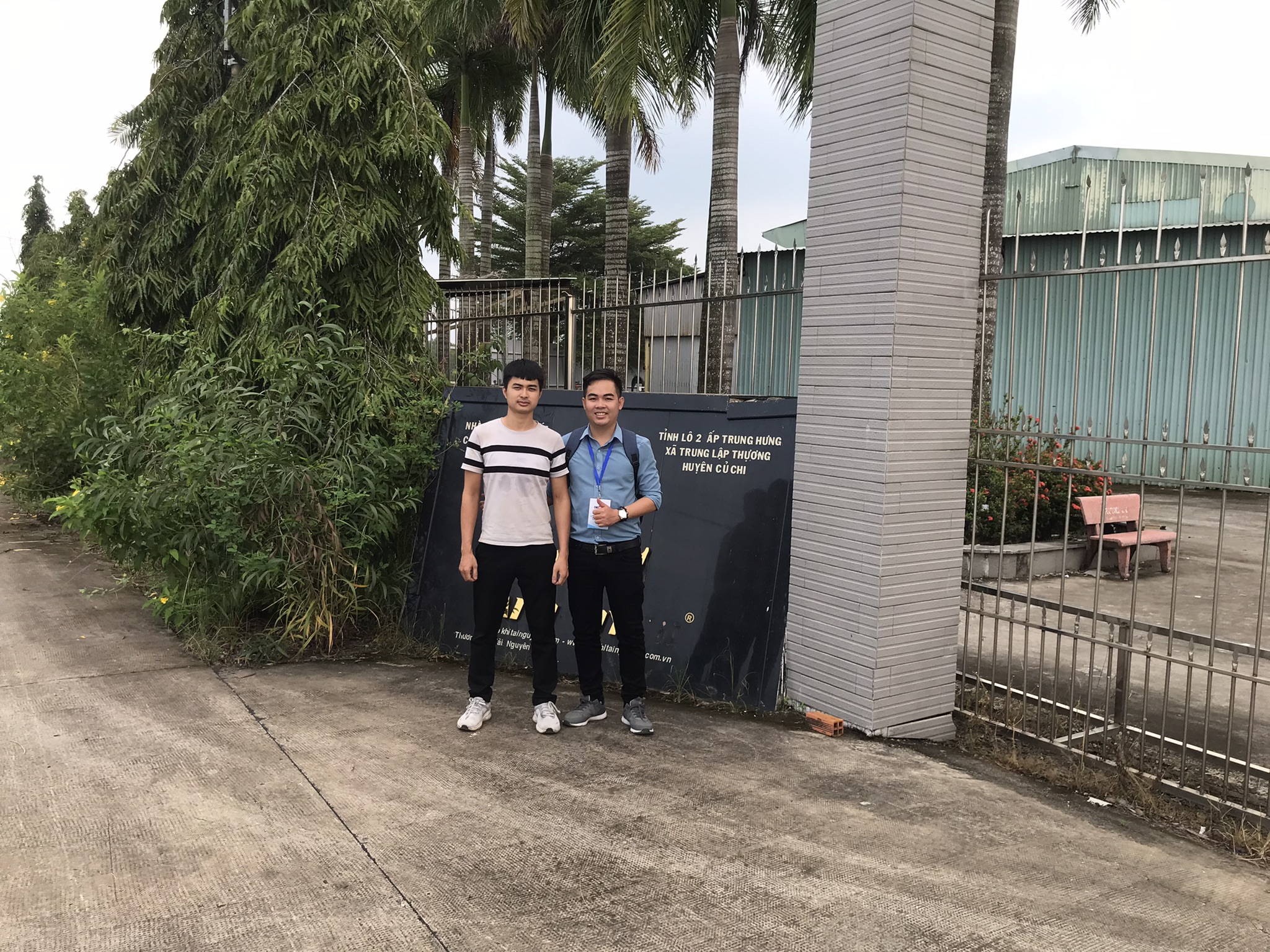 Photo with contacted person